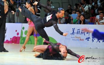 ѧħ���˿�����Ƶ��������60����ش���Ҭ��Ҷ���� ����·������(ͼ)...